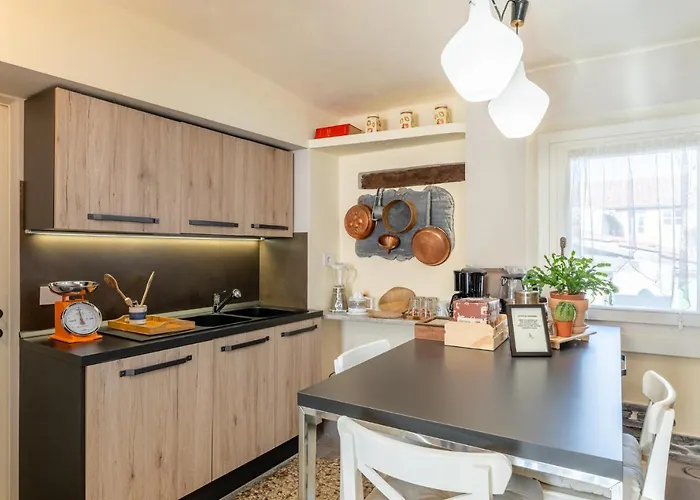 De' Maestri - Historic Centre - Prestigious Attic With A Brand New Elevator! *