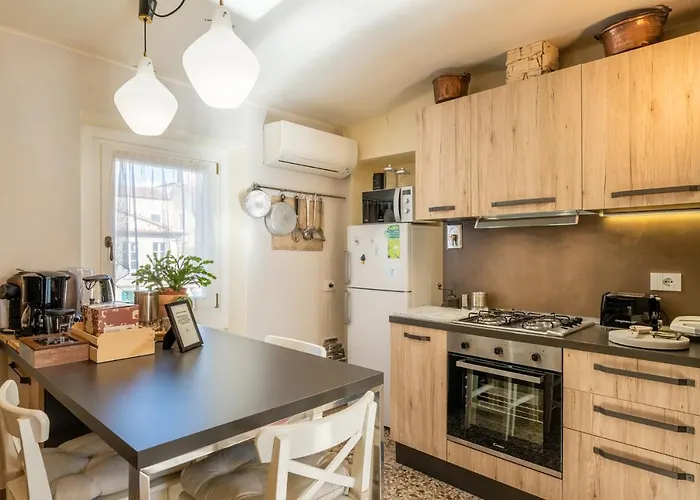 Apartamento De' Maestri - Historic Centre - Prestigious Attic With A Brand New Elevator! Lucca